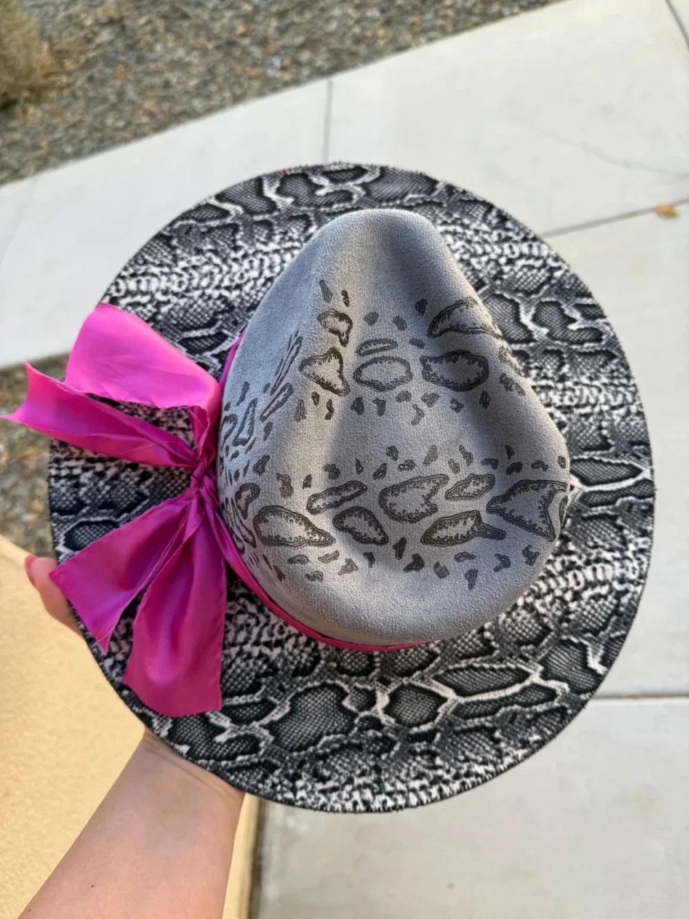 Gray snakeskin rancher style cowboy hat wide flat brim